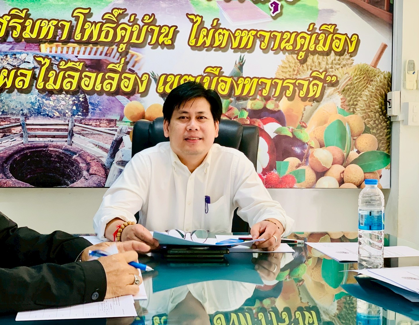 title - วันที่ 25 มีนาคม 2569 เวลา 08.30 น. นายวิทูล ประดิษฐบุญ ปฏิรูปที่ดินจังหวัดปราจีนบุรี  พร้อมด้วยผู้อำนวยการกลุ่มงานช่างและแผนที่ ผู้อำนวยการกลุ่มกฎหมาย ผู้อำนวยการกลุ่มการเงินบัญชีและจัดเก็บผลประโยชน์ ผู้อำนวยการกลุ่มยุทธศาสตร์และการปฏิรูปที่ดิน และเจ้าหน้าที่ ส.ป.ก.ปราจีนบุรี ที่เกี่ยวข้อง จัดการประชุมคณะทำงานตรวจสอบคุณสมบัติผู้ยื่นคำขอเข้าทำประโยชน์ในเขตปฏิรูปที่ดินจังหวัดปราจีนบุรี ครั้งที่ 8/2569 ณ ห้องประชุมสำนักงานการปฏิรูปที่ดินจังหวัดปราจีนบุรี